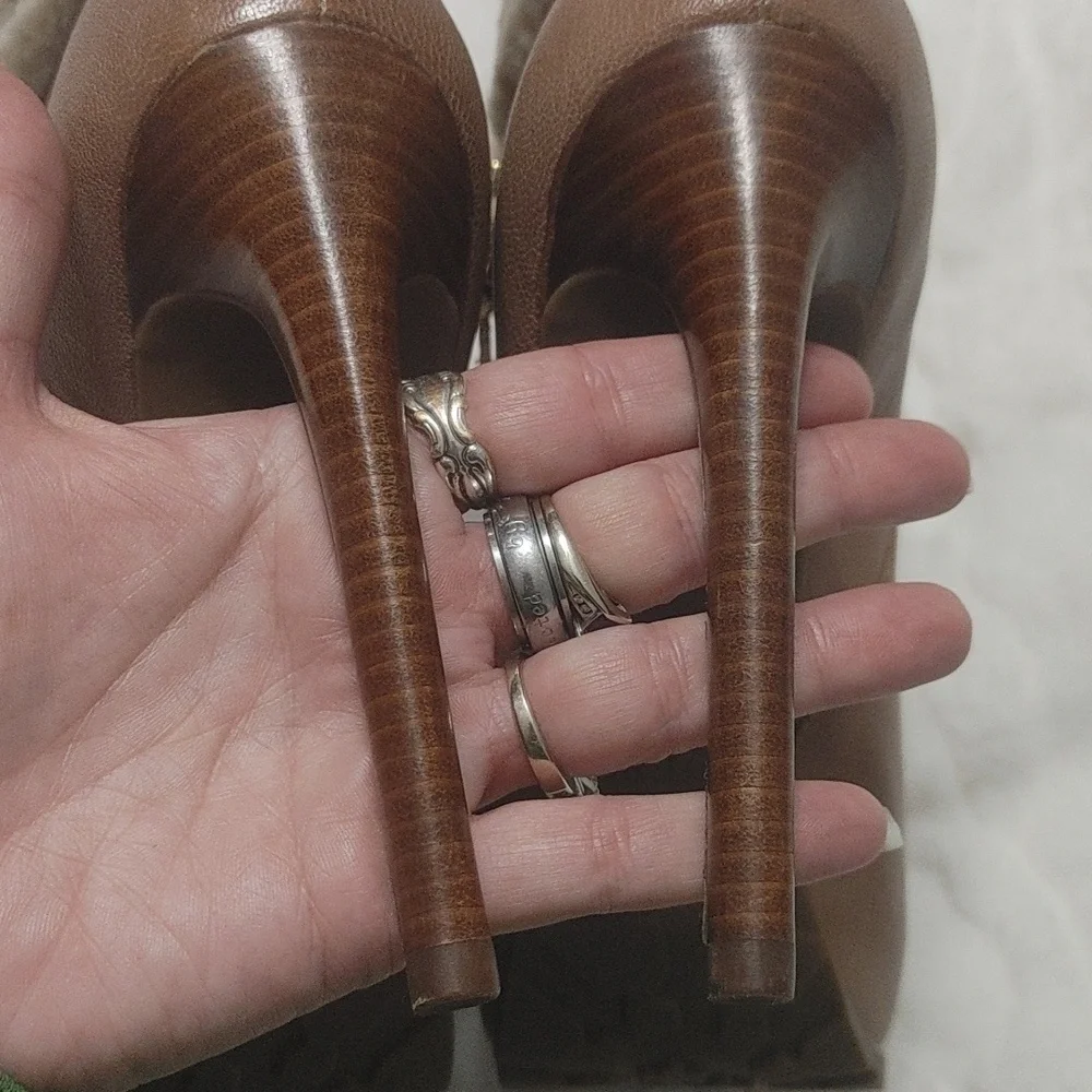 NWOT Guess Women’s Tan Leather Faux Fur Trim Ivorie Ankle Boots Size 7.5M - Picture 7 of 10